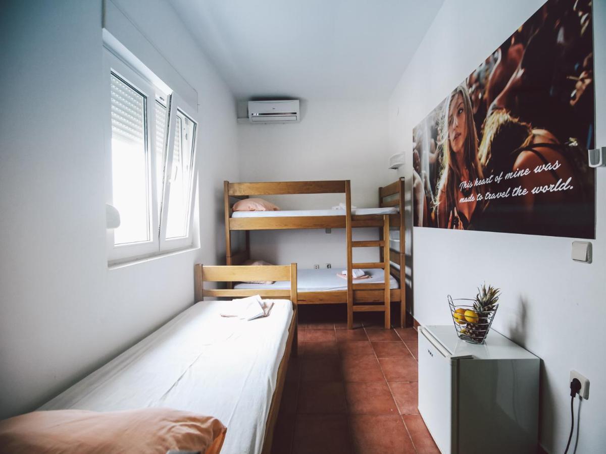 Moon Rocks Hostel Novalja Eksteriør bilde