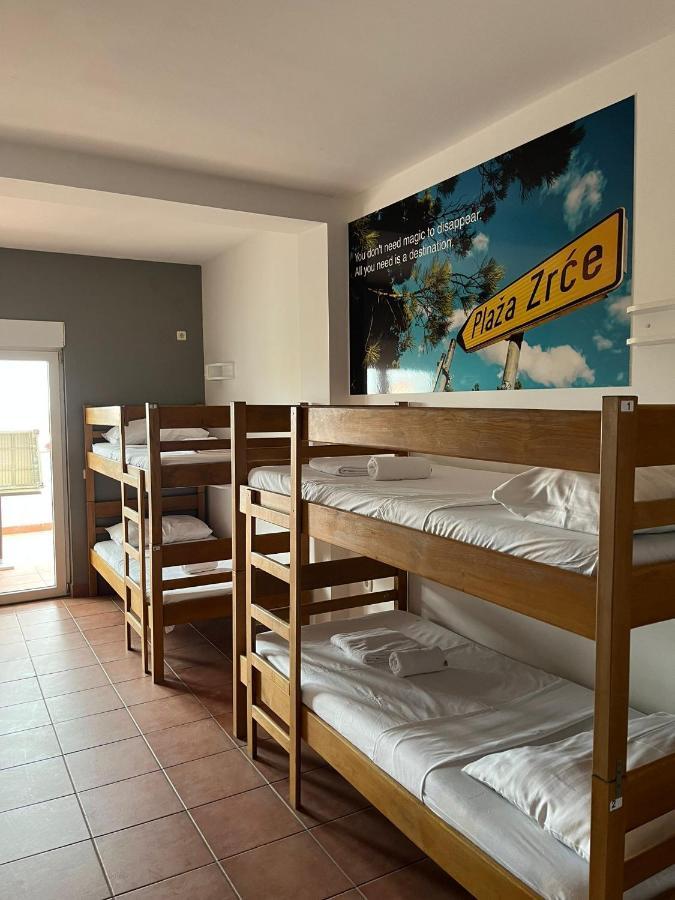 Moon Rocks Hostel Novalja Eksteriør bilde