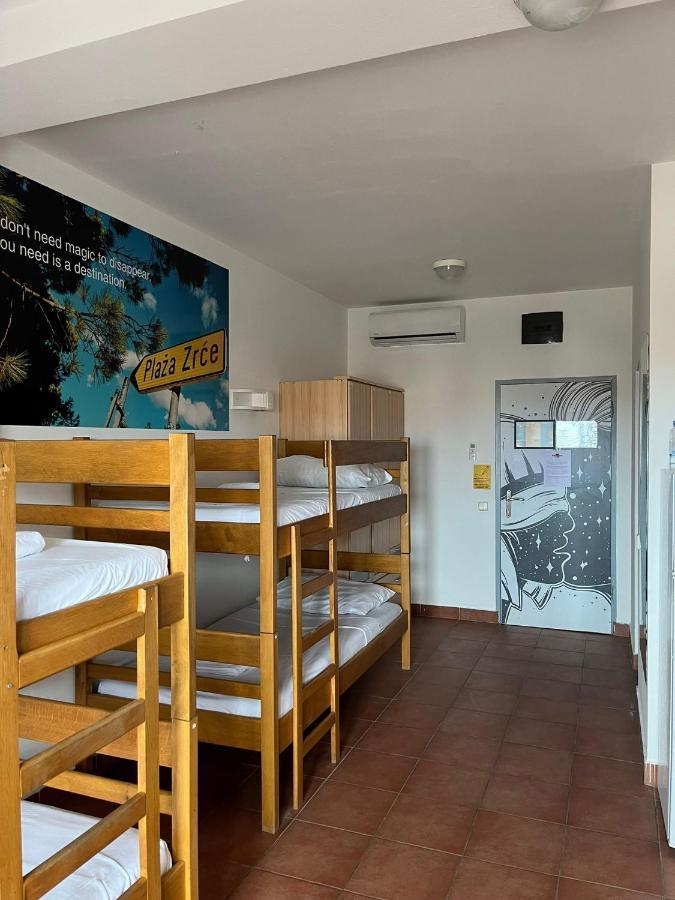 Moon Rocks Hostel Novalja Eksteriør bilde
