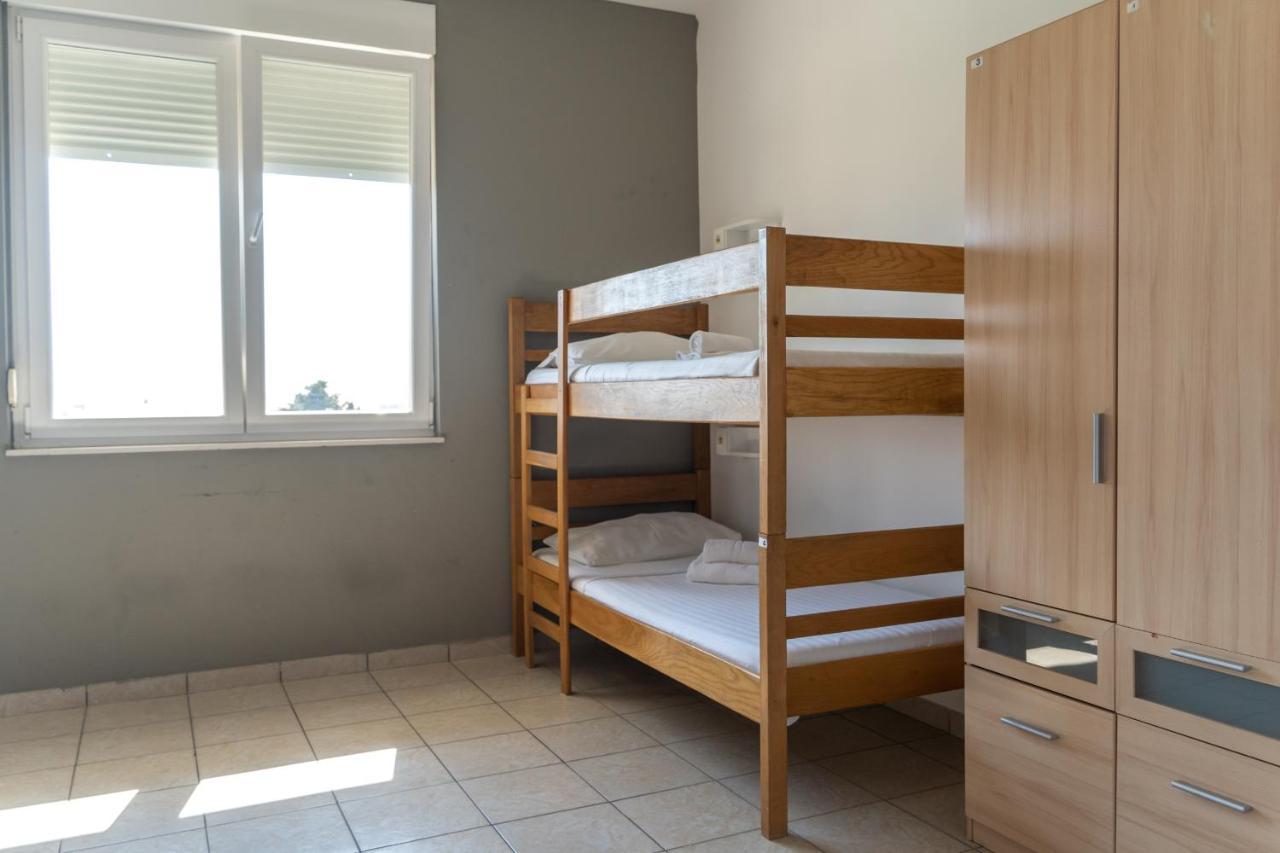 Moon Rocks Hostel Novalja Eksteriør bilde