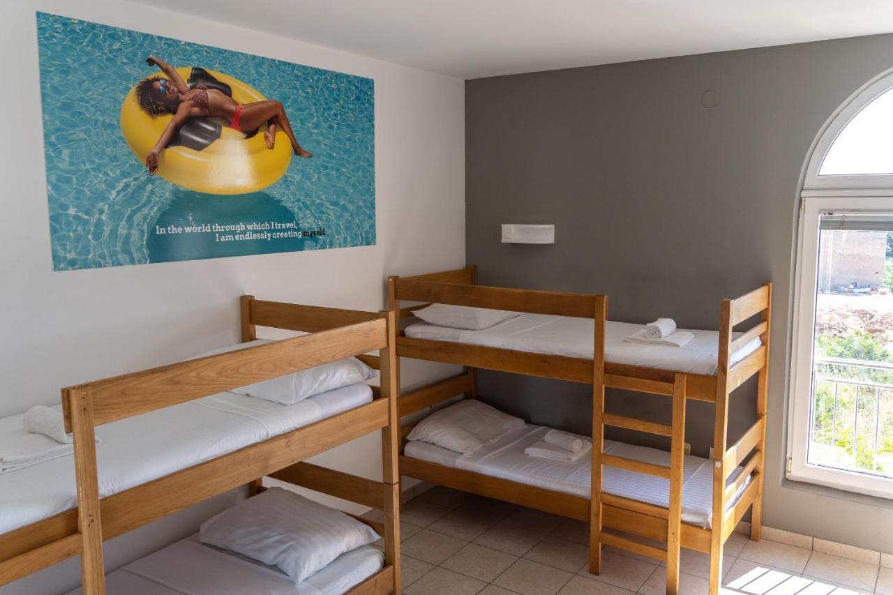 Moon Rocks Hostel Novalja Eksteriør bilde